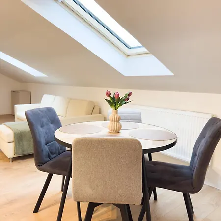 아파트 Attic Apartment, Center Of With Private Parking