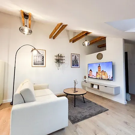 Attic Apartment, Center Of With Private Parking * 코시체