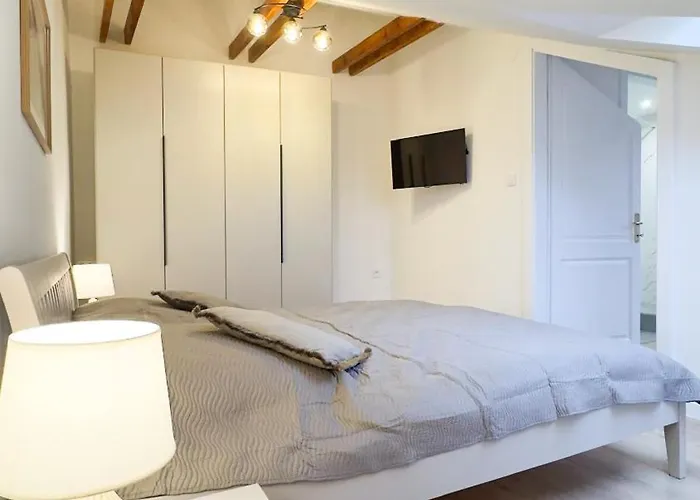 아파트 Attic Apartment, Center Of With Private Parking 코시체