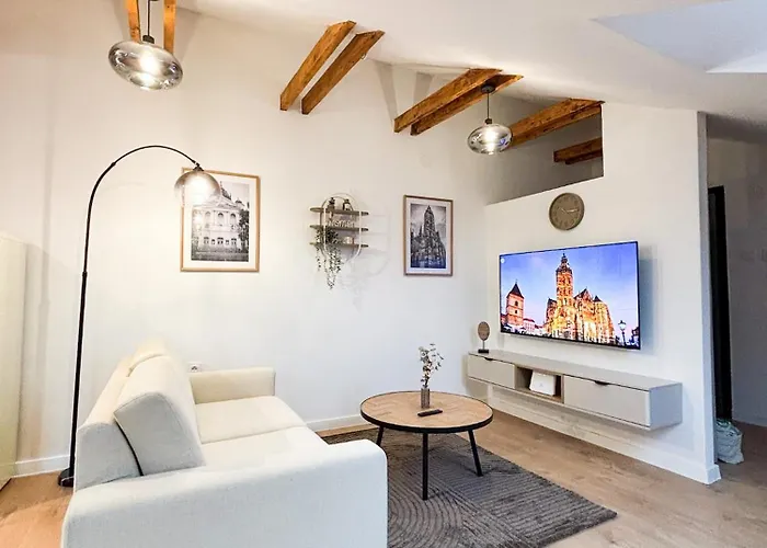 Attic Apartment, Center Of With Private Parking * 코시체