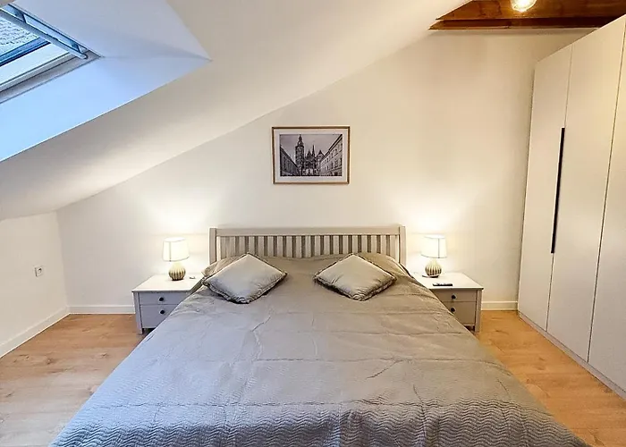 Attic Apartment, Center Of With Private Parking 아파트 코시체